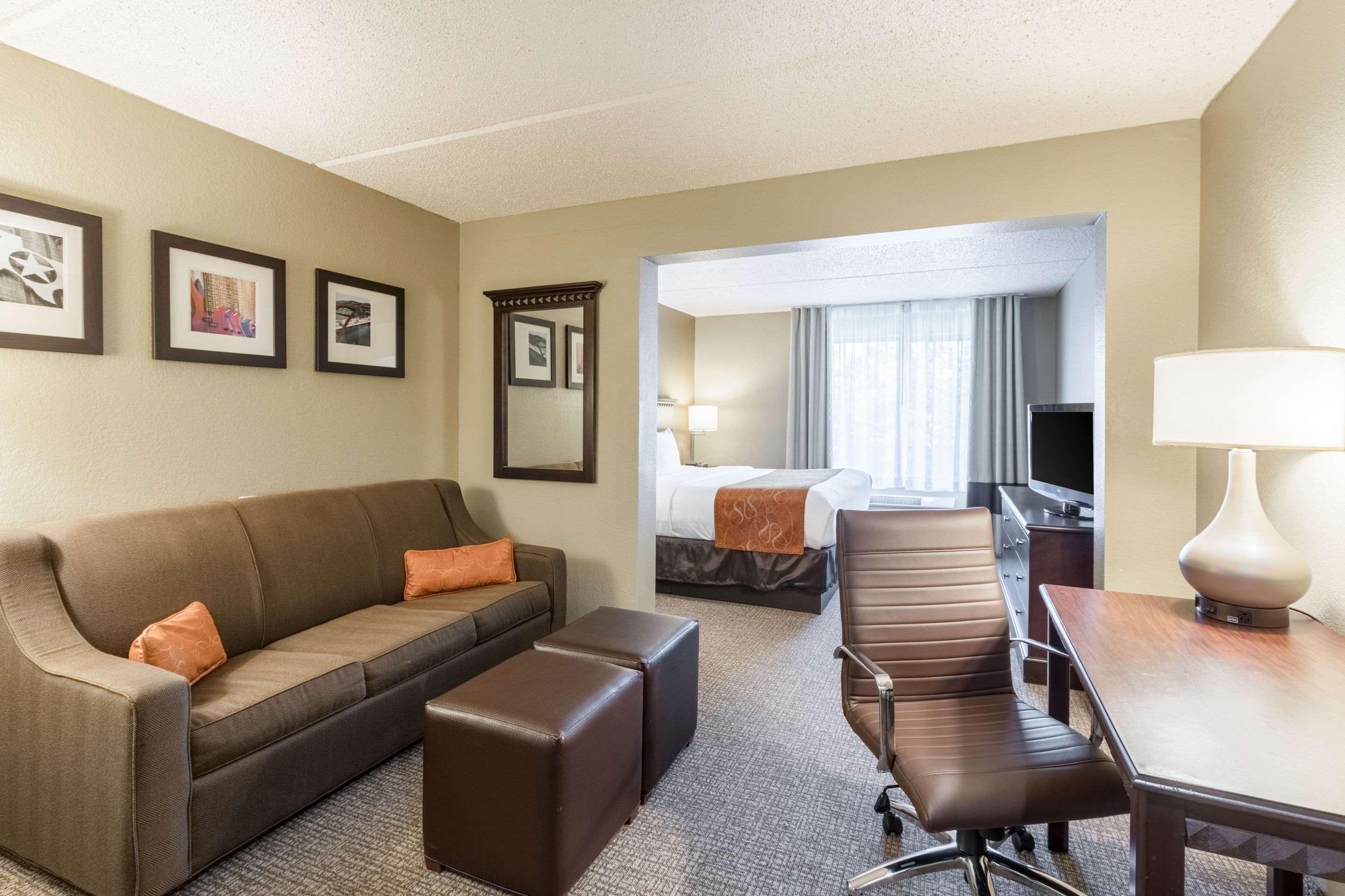 Comfort Suites Austin Airport Esterno foto