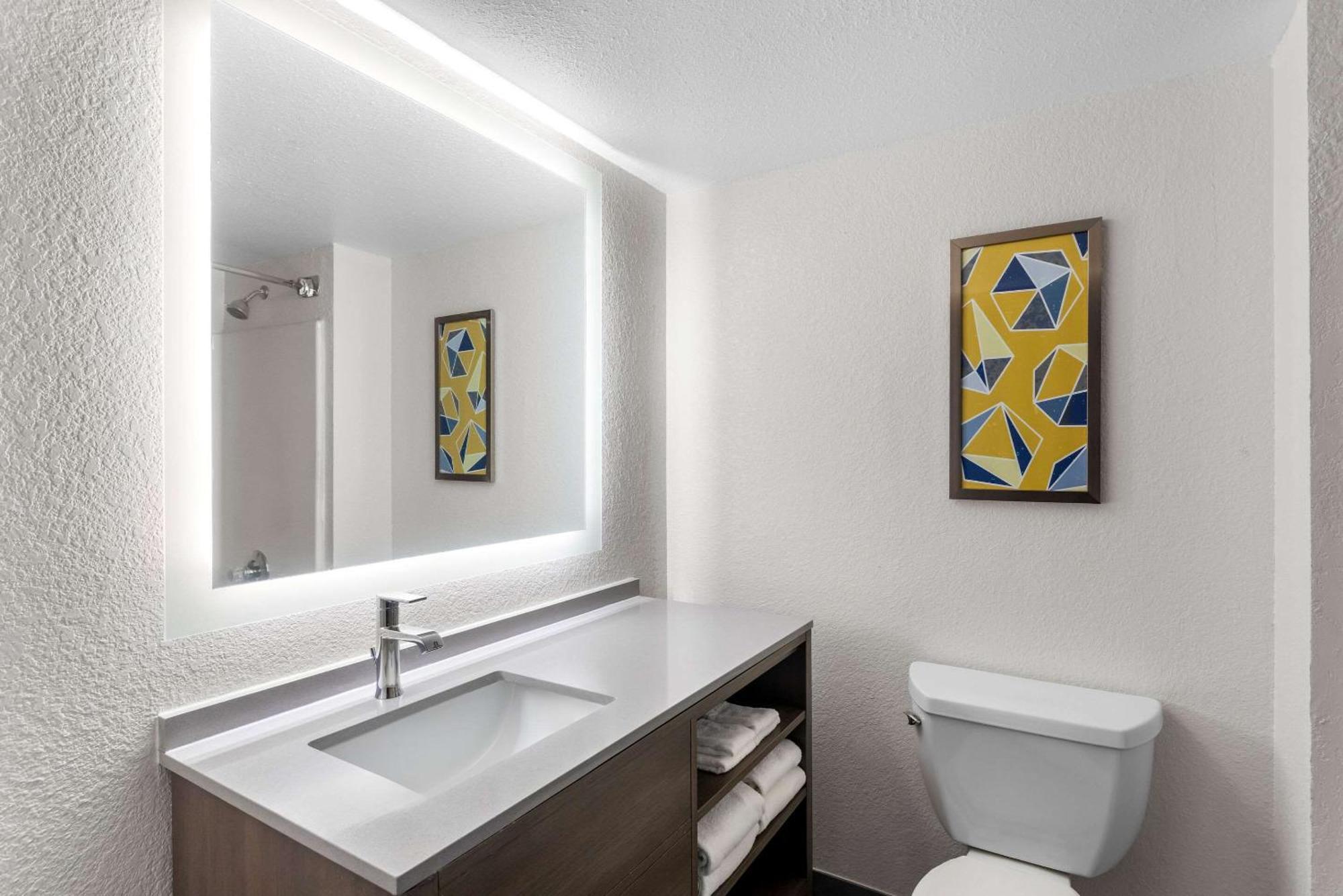 Comfort Suites Austin Airport Esterno foto