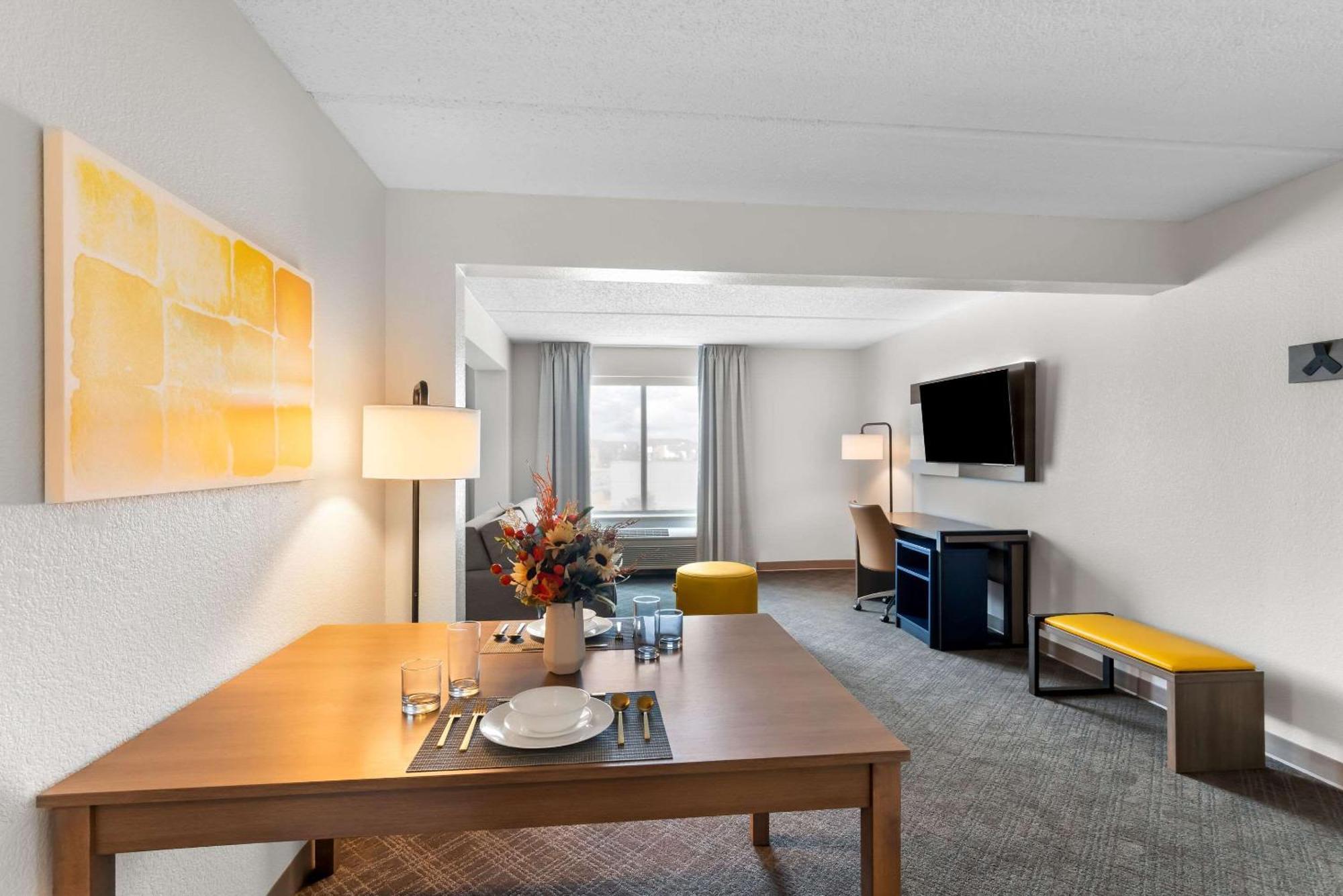 Comfort Suites Austin Airport Esterno foto