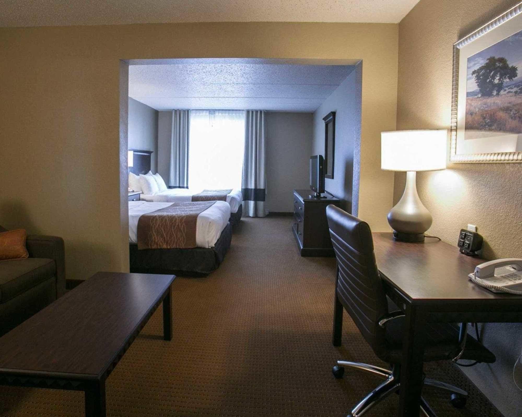 Comfort Suites Austin Airport Esterno foto